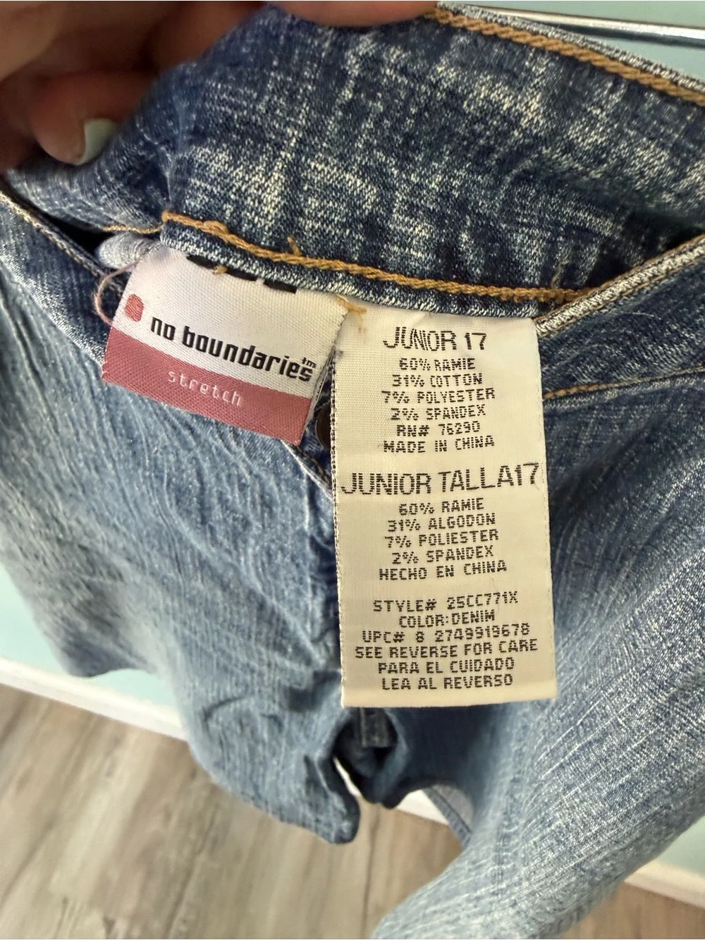 No Boundaries Denim Shorts in Light Blue Wash Size 17